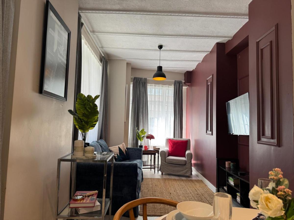 Stylish Apartment 3 Min to Metro - 5