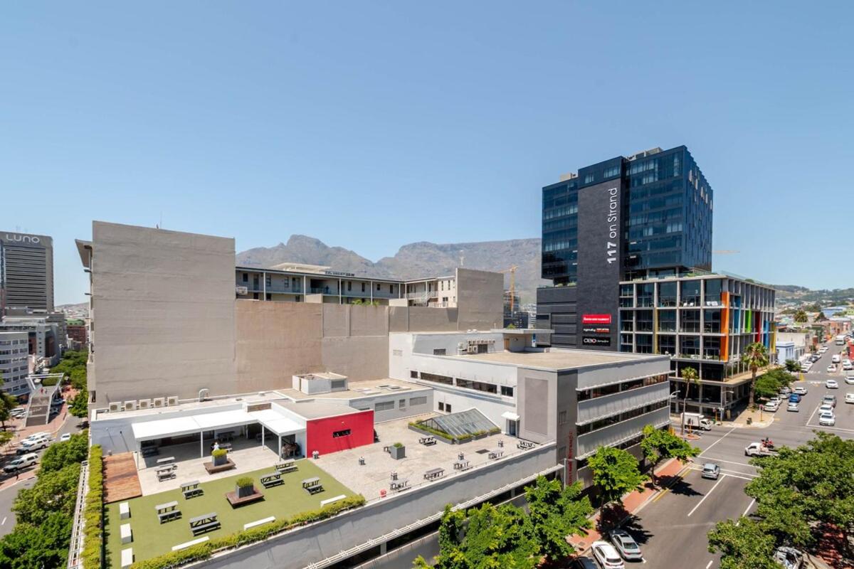 Valour Views - Urban Elegance - 5