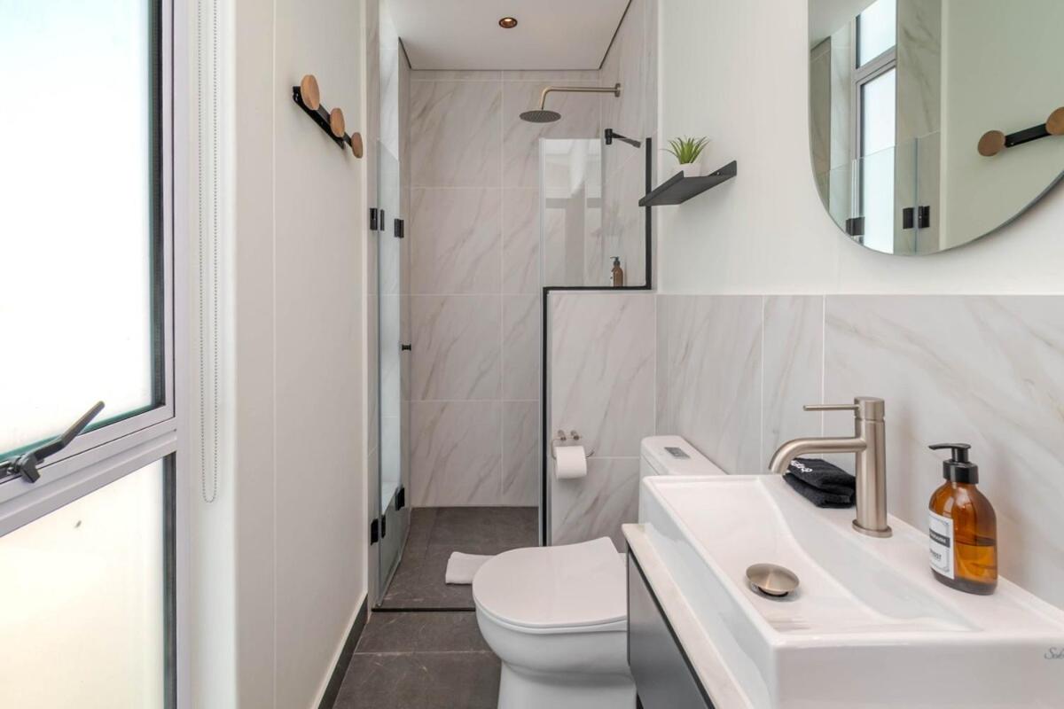 Valour Views - Urban Elegance - 4