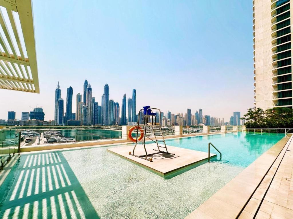 Vacationer Holiday Homes l Stunning 2 Bed l Marina Skyline l Beach Access - 4