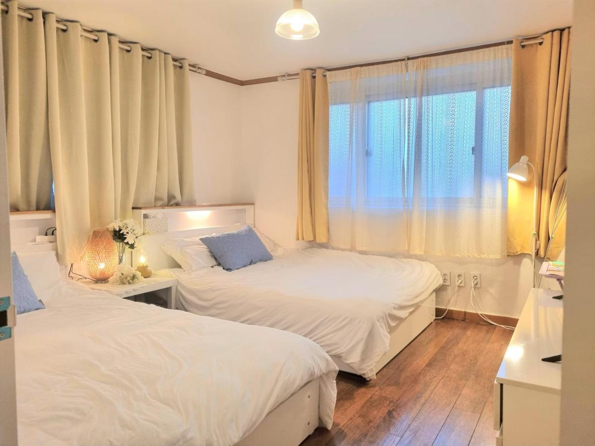 Dalpumga ##Up to 6 people # Subway 3 min # Airport bus 2 min # D0ngdaemun 12 min # Myeongd0ng 17 min # Seoul Station 20 min # Gyeongbokgung Palace, Bukchon Hanok Village, 25 min # Seongsu, Hongdae 35 min # Itaewon 30 min # Gangnam 40 min - 3