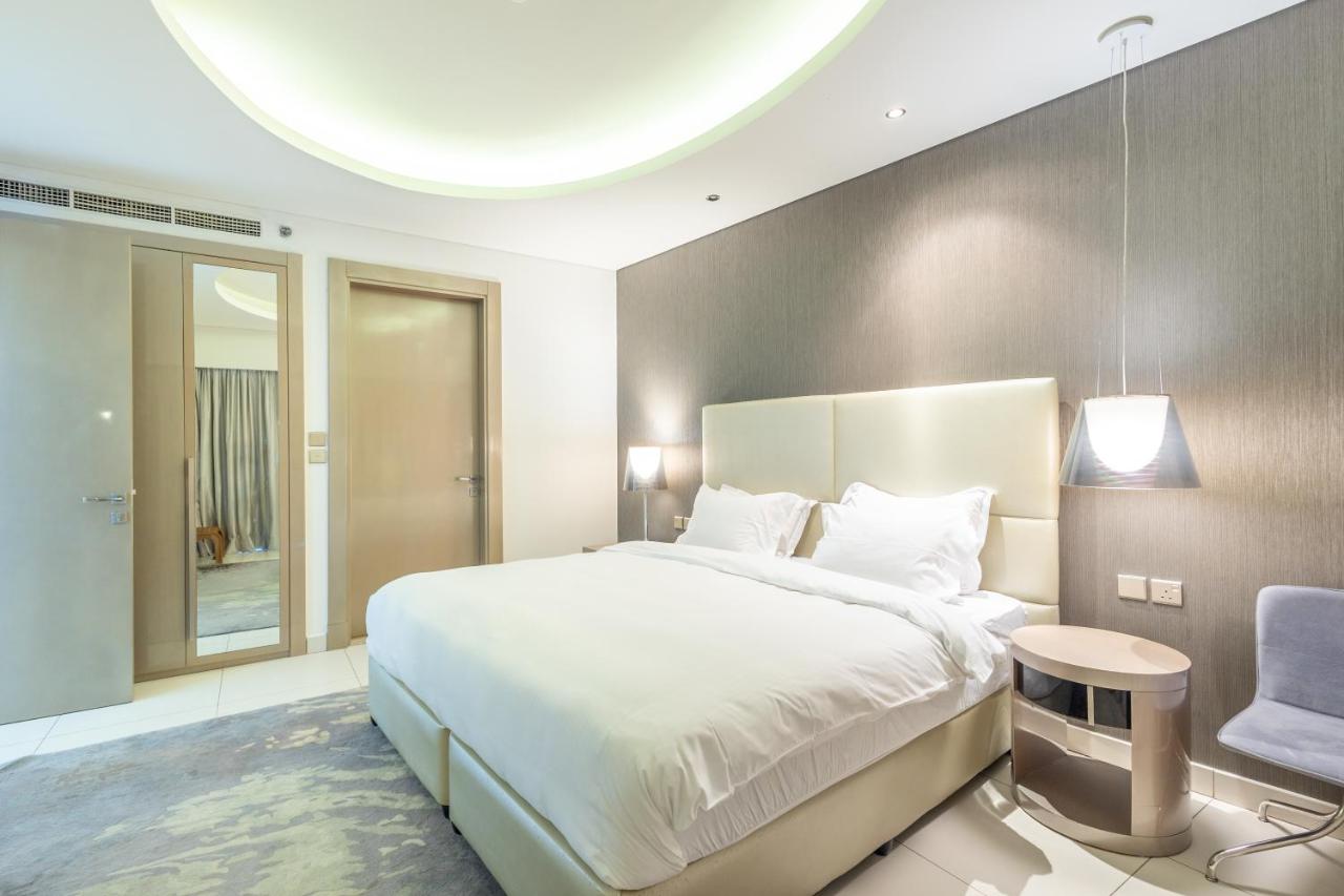 Superhost - 1BR , Pool & Gym , DAMAC Towers Paramount - 2