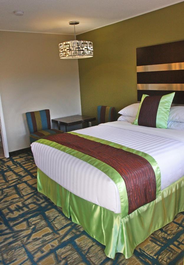 Gateway Inn and Suites — photo 15