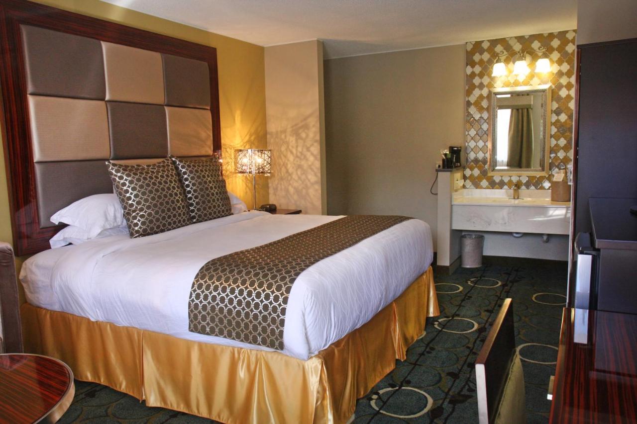 Gateway Inn and Suites — photo 17