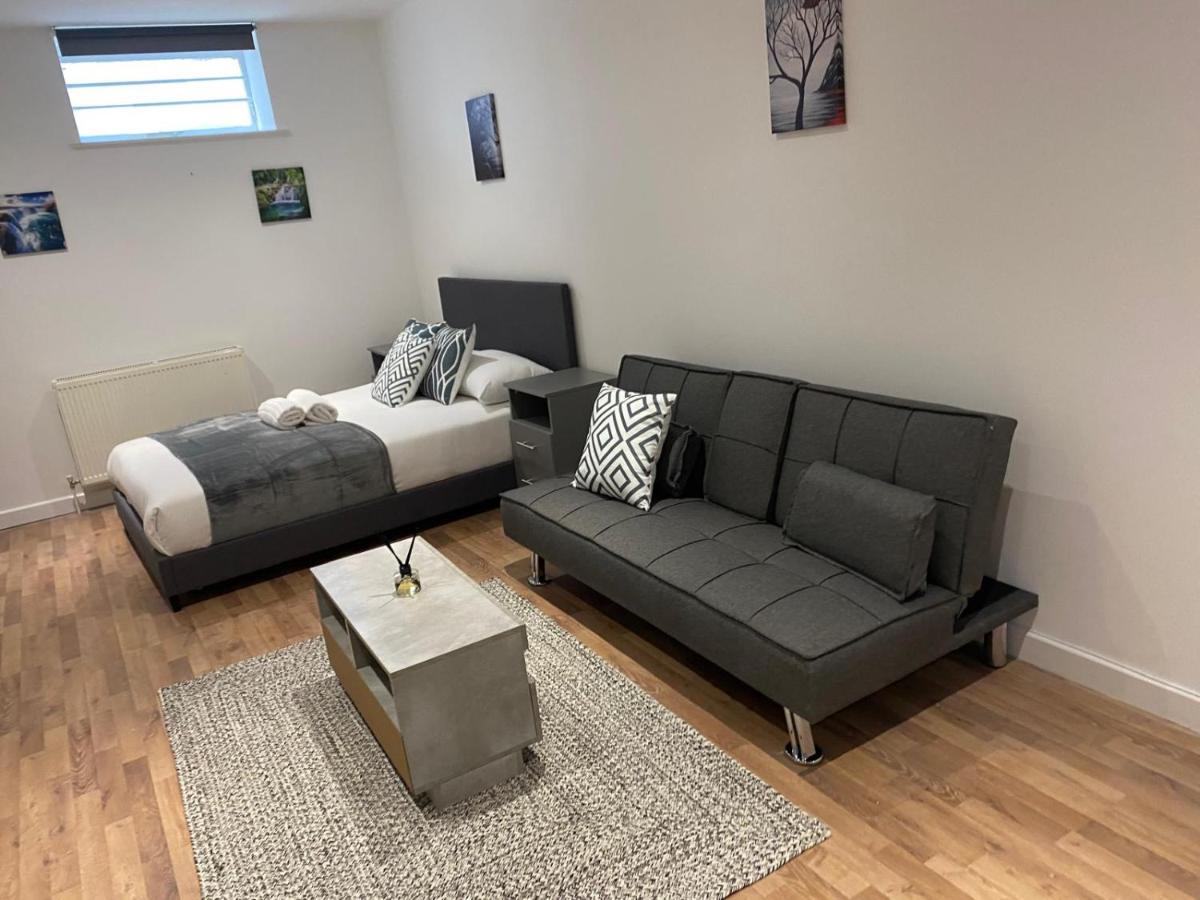 Trio of Lovely Studio Apartments in Shoreditch - 3