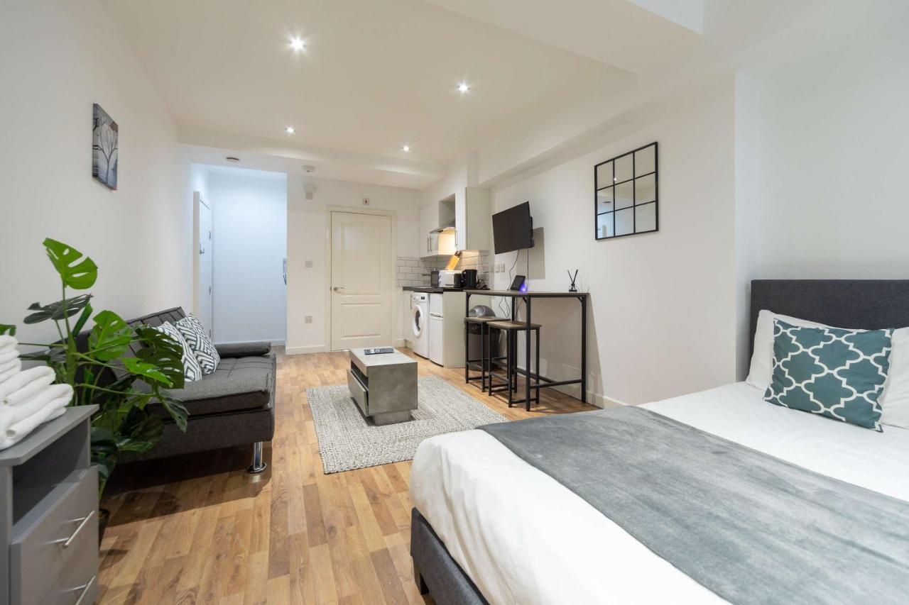 Trio of Lovely Studio Apartments in Shoreditch - 5