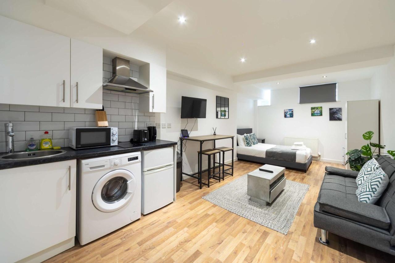 Trio of Lovely Studio Apartments in Shoreditch - 2