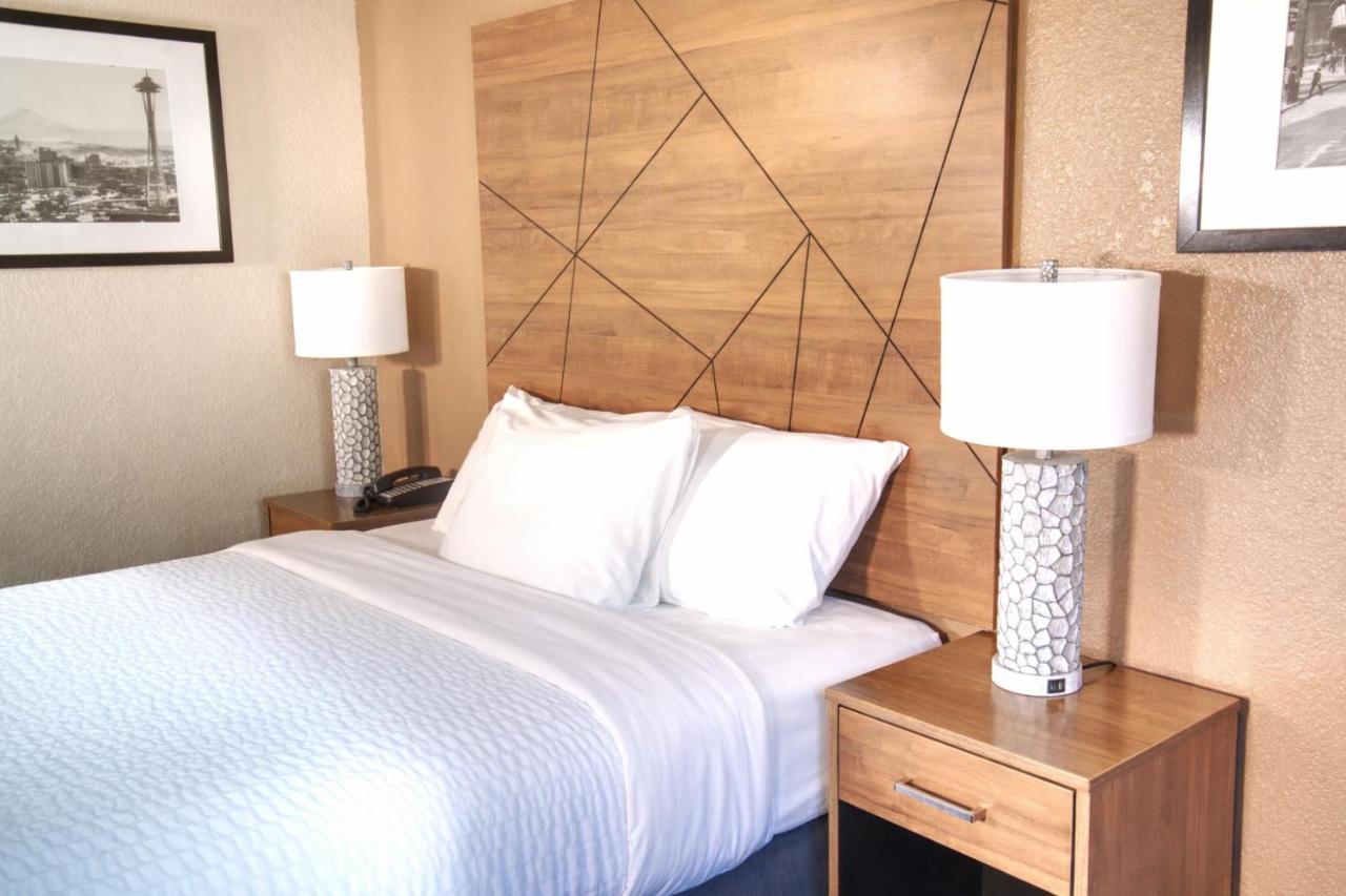 Americas Best Value Inn Lynnwood — photo 18