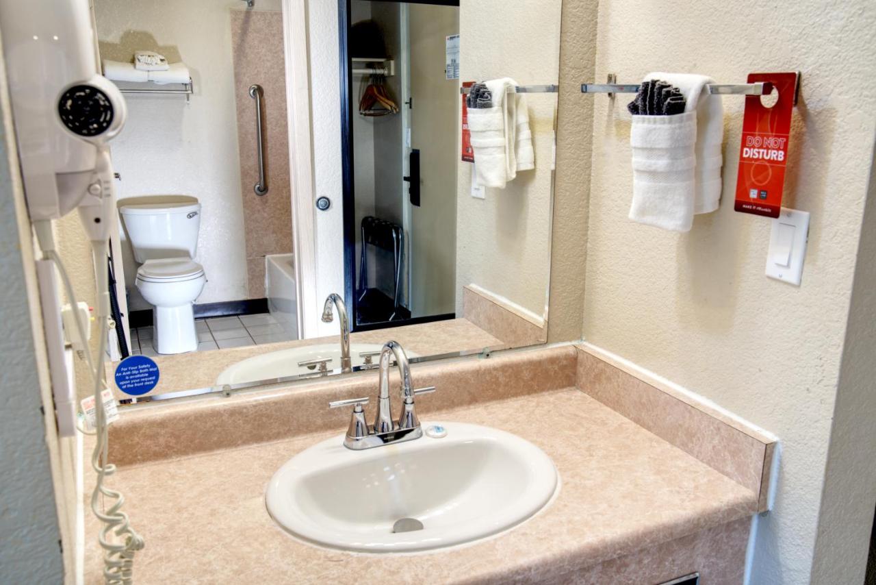 Americas Best Value Inn Lynnwood — photo 8