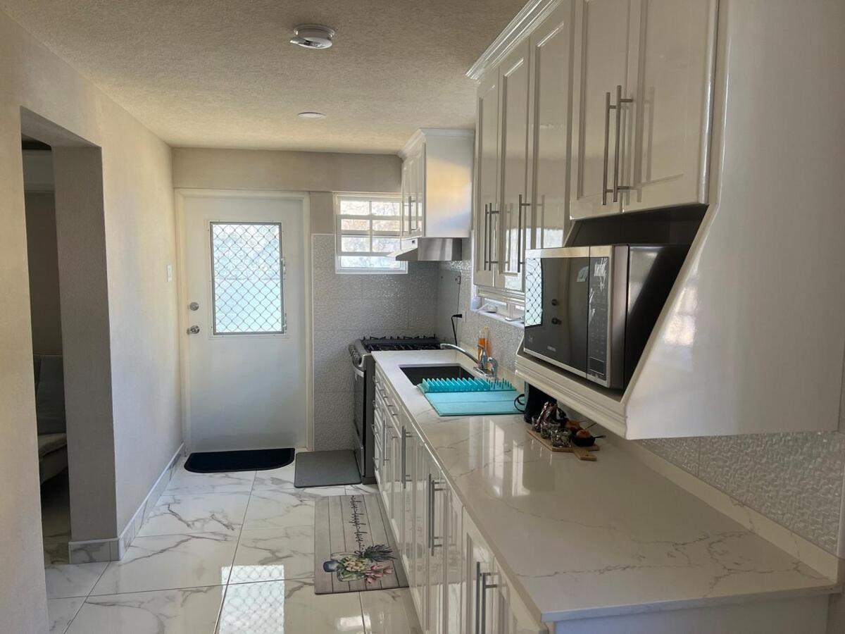 Arias Nest Modern Apt mins from Accra Beach - 4