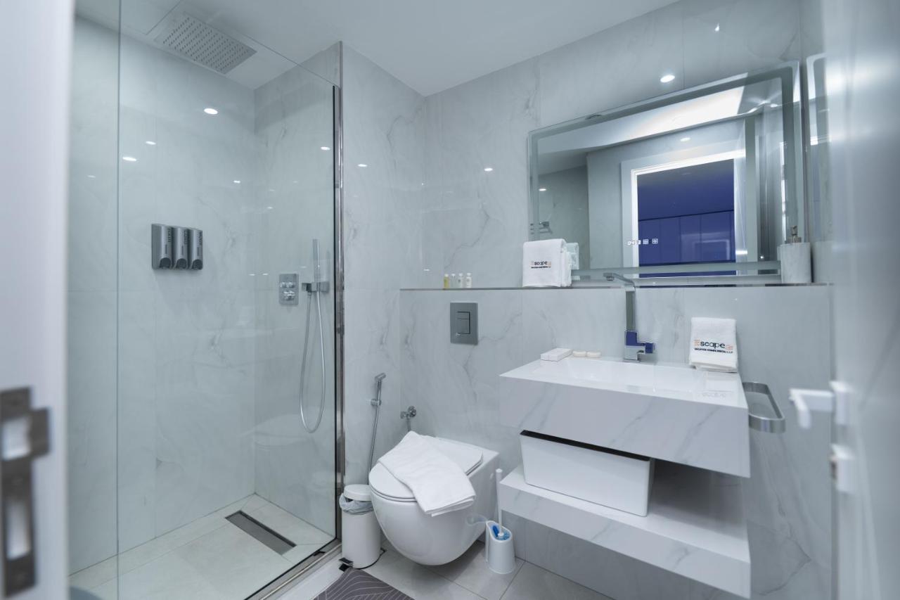 Escape 24 Spacious 1BR Lake View, Global Lake View, JLT - 3