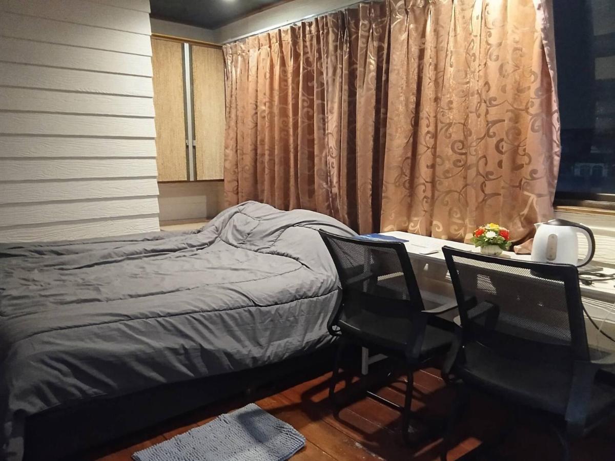 Spacious City-View Apartment with Modern Amenities in Krung Thep - 5