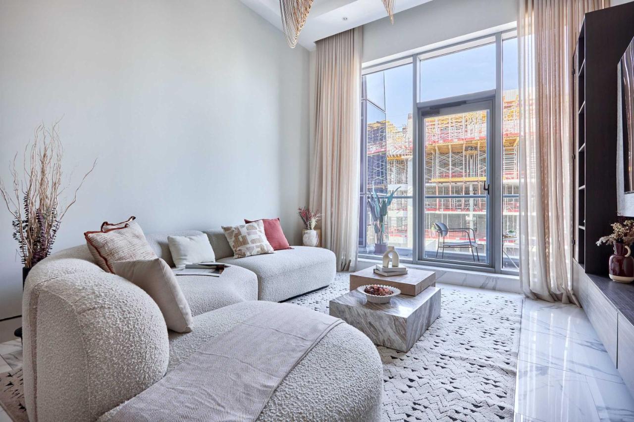 Frank Porter - J One Tower - 2