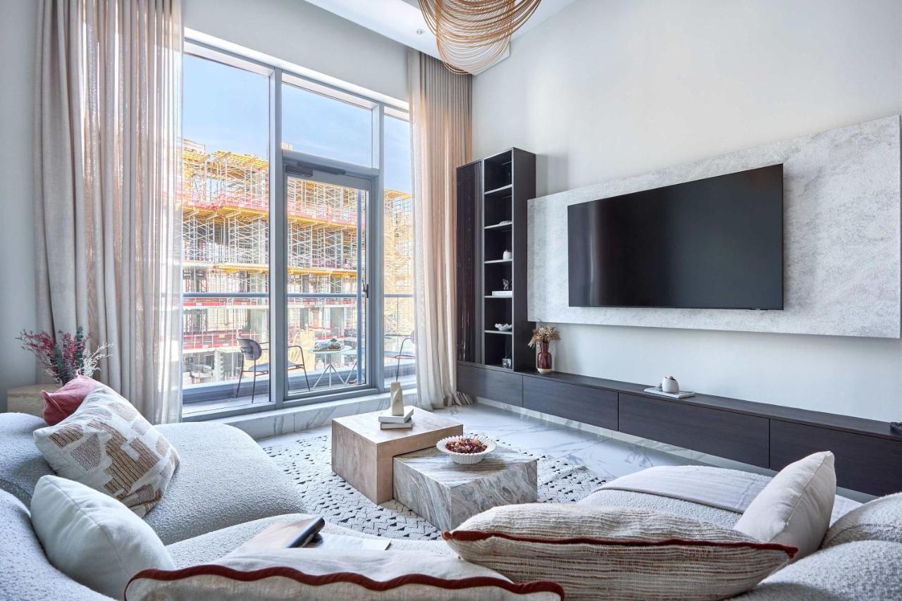 Frank Porter - J One Tower - 3