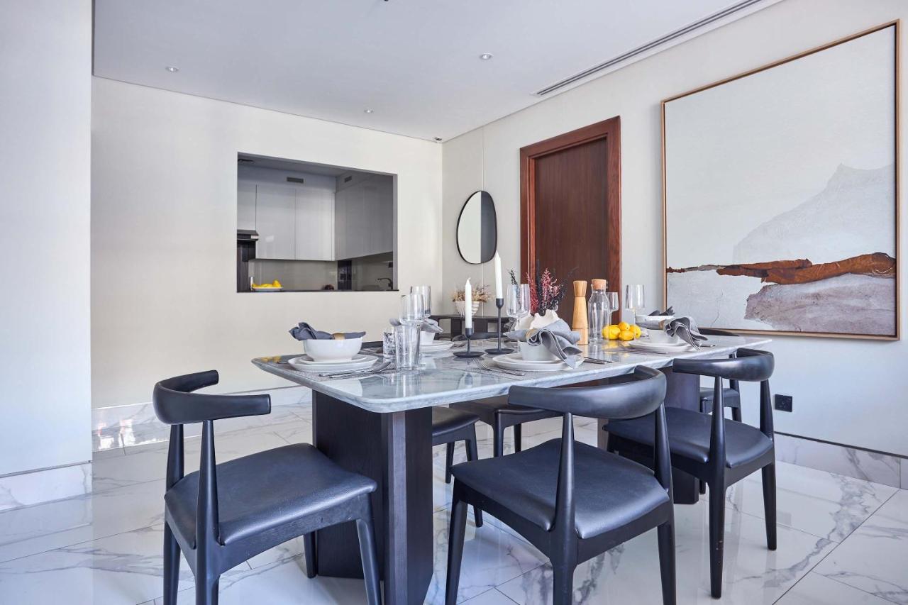 Frank Porter - J One Tower - 5