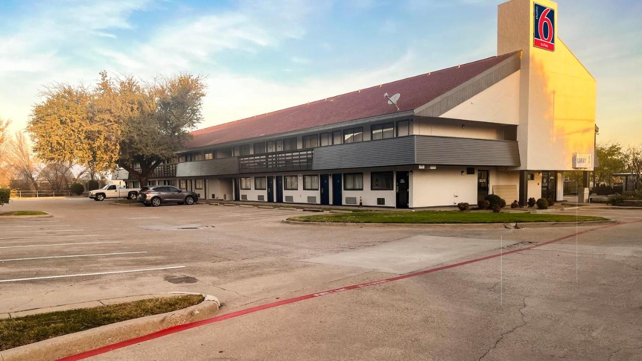 Image: Studio 6 Suites Dallas TX - Loop 12 West