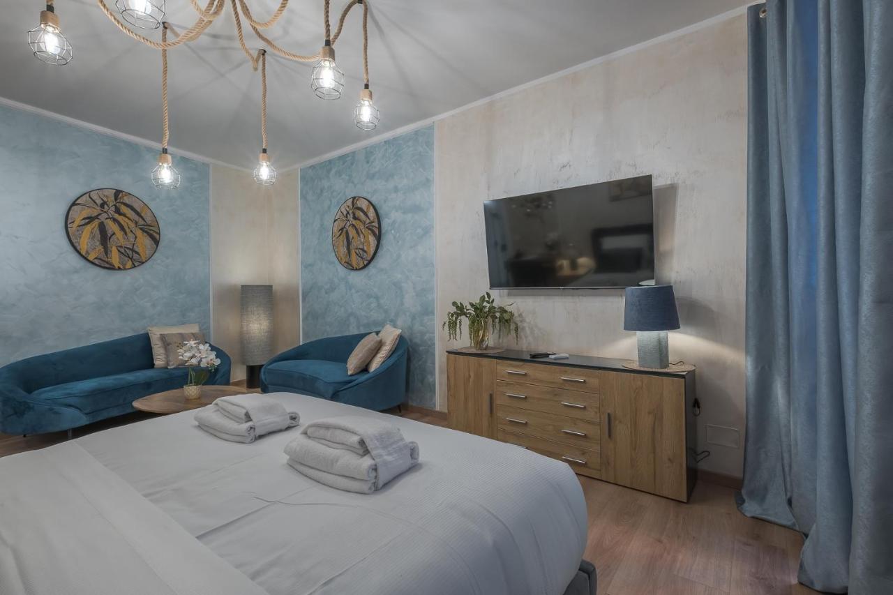 Piazza del Popolo - The Heart of Rome - 2