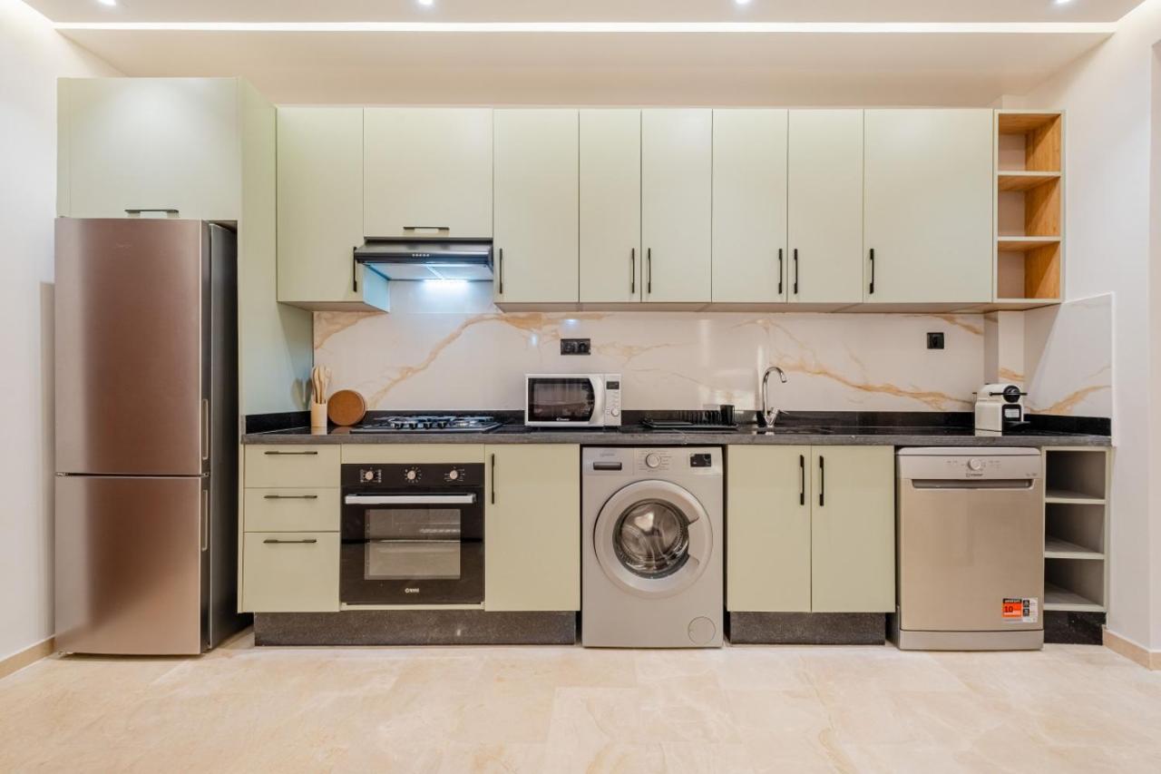 Stylish Downtown Apartment Optical Fiber Included