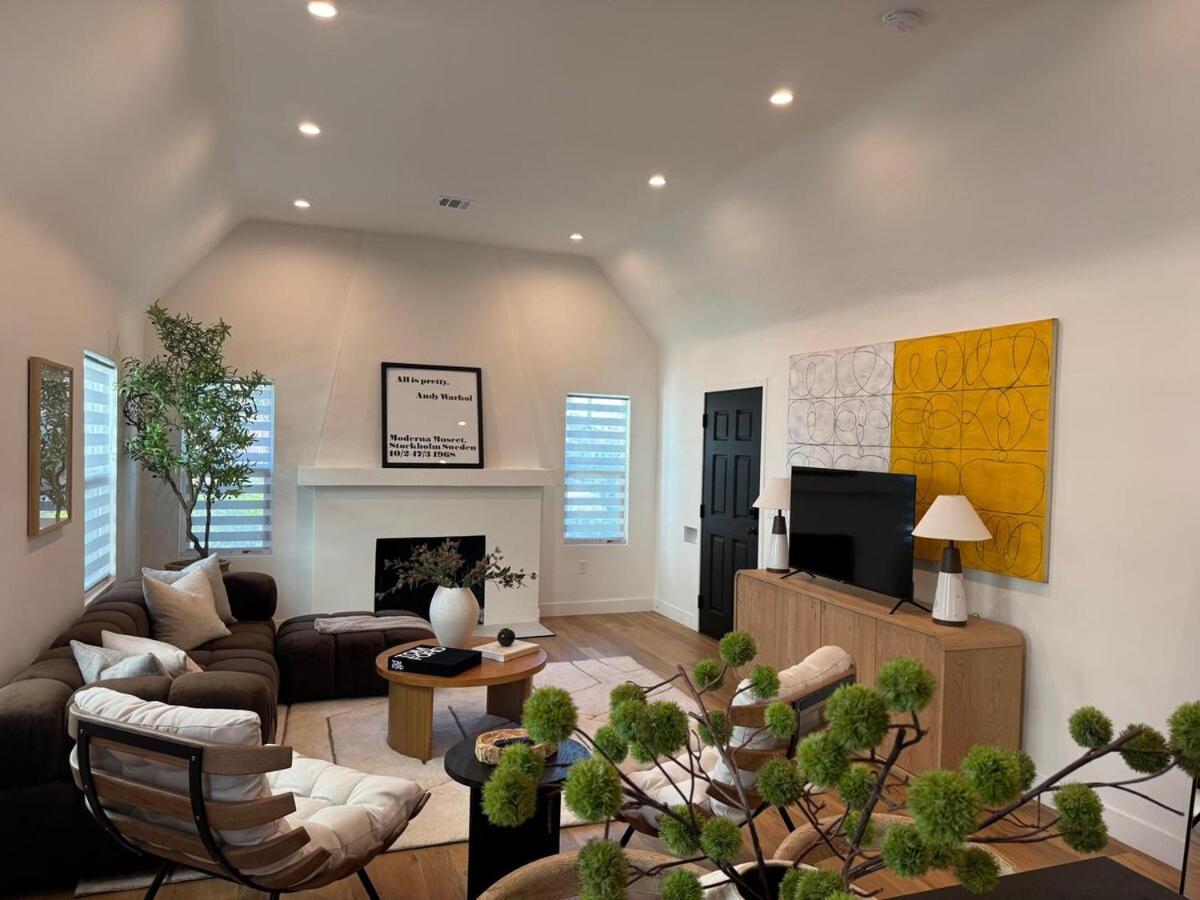 Modern Mid-Wilshire Escape Prime Spot - 5