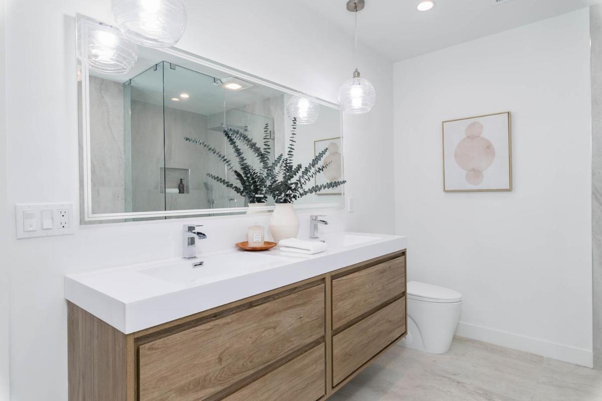 Modern Mid-Wilshire Escape Prime Spot - 3