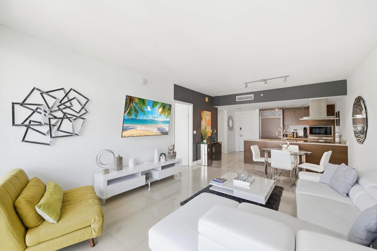 Luxury Brickell Condo with Skyline & Bay Views - 4