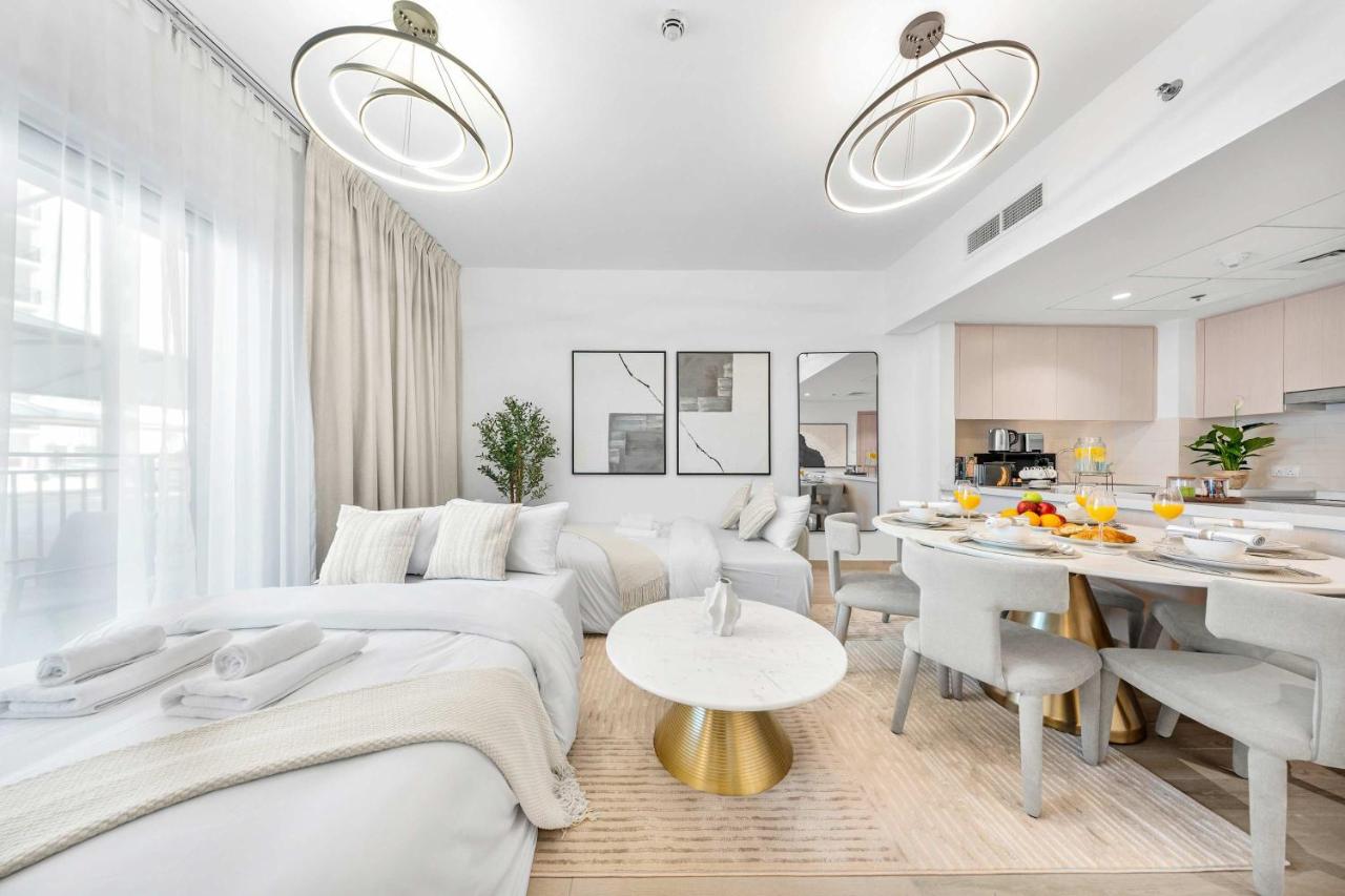 Modern and Spacious 4BR Retreat at Water's Edge Yas Island - 4