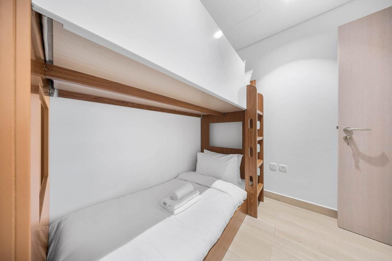 Modern and Spacious 4BR Retreat at Water's Edge Yas Island - 5