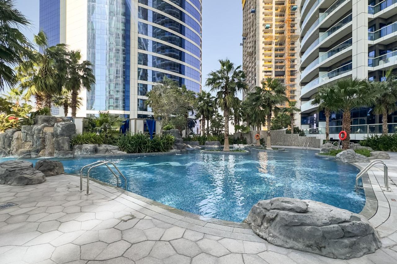 BurjKhalifaViews,1BHK, High Floor, Damac Paramount Tower B - 4