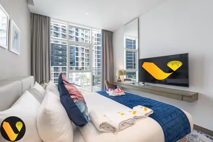 Vogue Vacation Homes, Business Bay Damac Maison Prive near Burj Khalifa and Dubai Mall, Studio Apartment with Balcony, Pool and City View, Access to all Amenities - 2