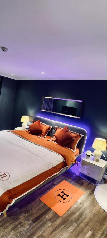 Omni Tower Sukhumvit Nana - Luxury Condominium - 2