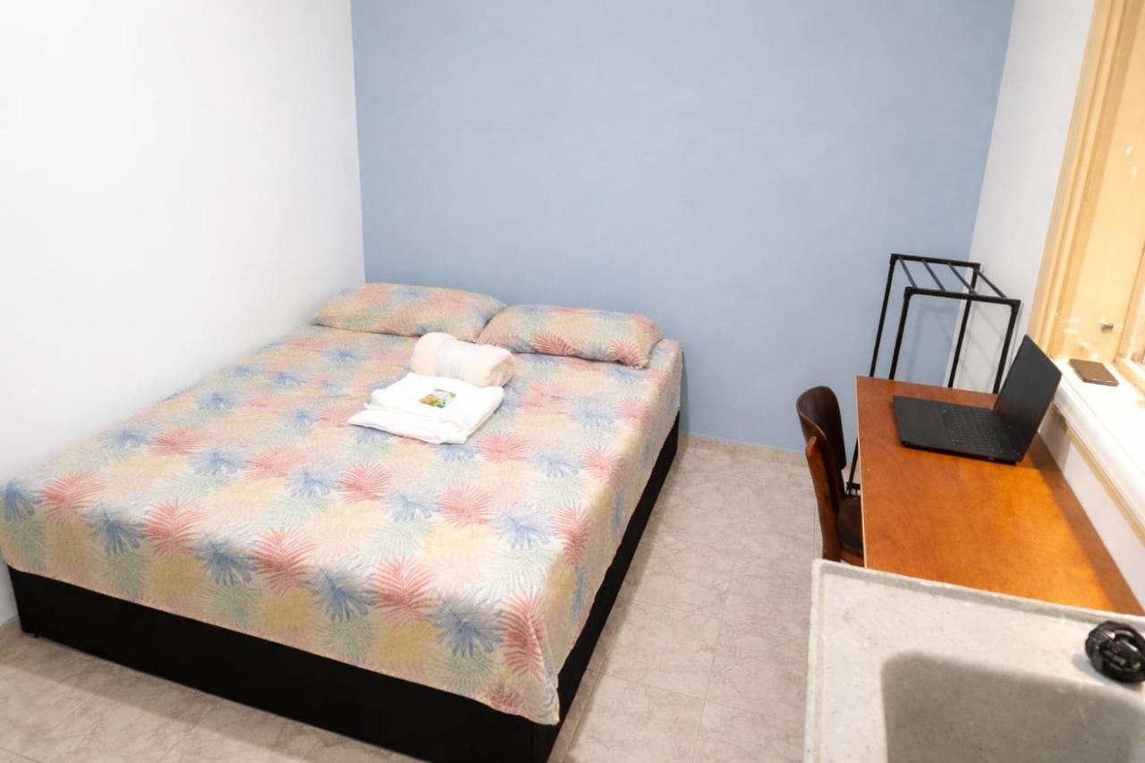 Prime Centro Location! Cozy Private Ensuite Room - 4 minute walk to VLT Tram - 7 minute walk to Metro - 5