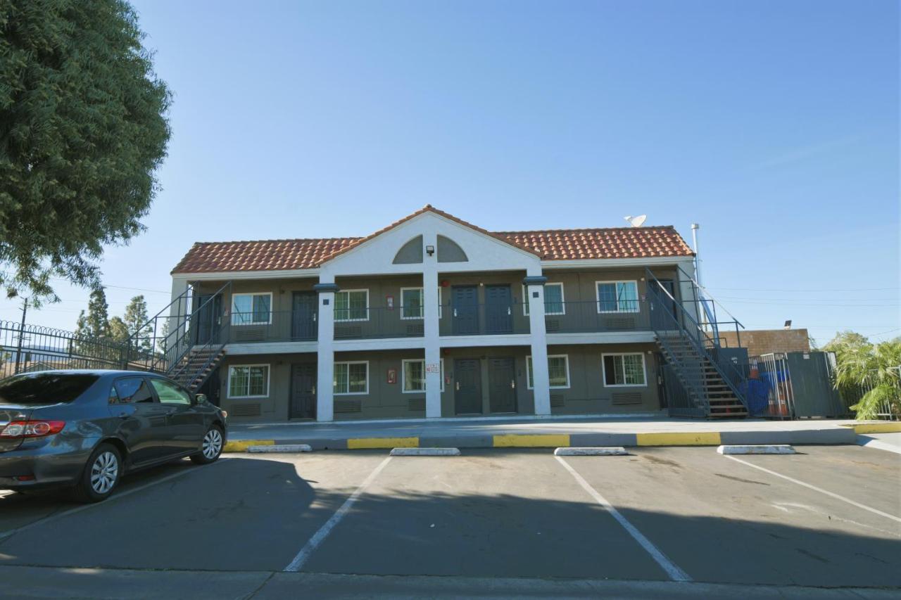 Tiffany Inn Corona — photo 11