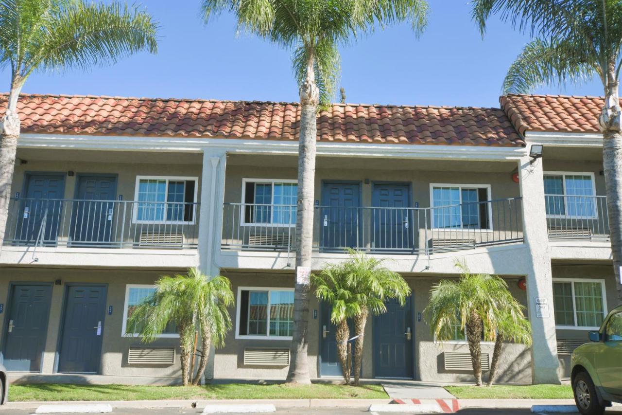 Tiffany Inn Corona — photo 6