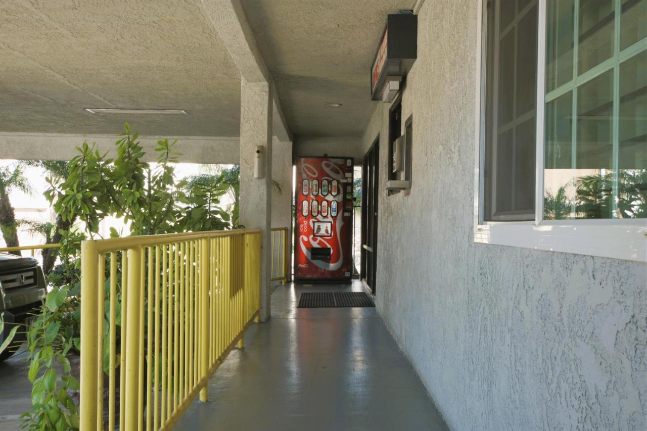 Tiffany Inn Corona — photo 17