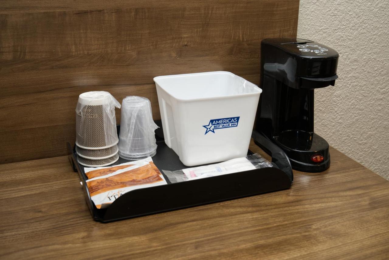 Americas Best Value Inn Lynnwood — photo 23