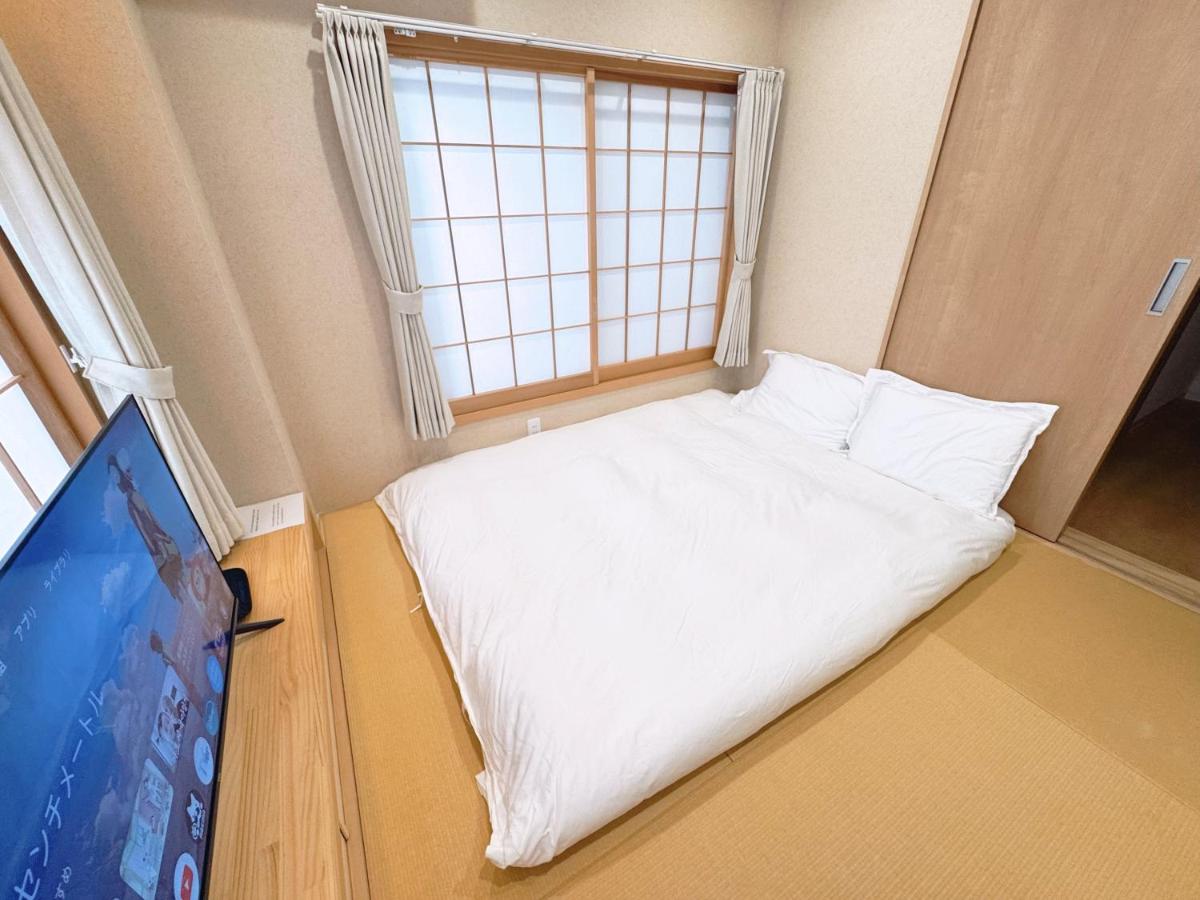 M201 Hibiya Line, 5-minute walk to Minowa ! Straight line to Ueno, Akihabara ,and Roppongi! Family room for 5-6 people!