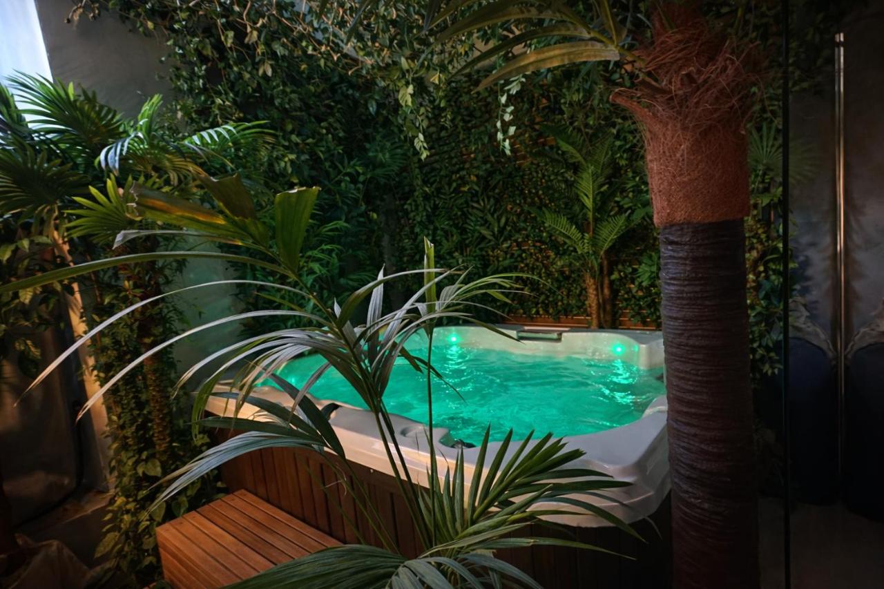 Jungle room, Jacuzzi privatif et cinéma