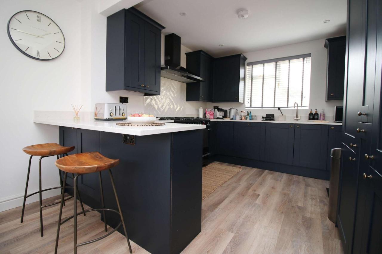 Stylish 3-Bed Home in Bath by MCPI Hosting, Perfect for Famiies & Contractors - 2