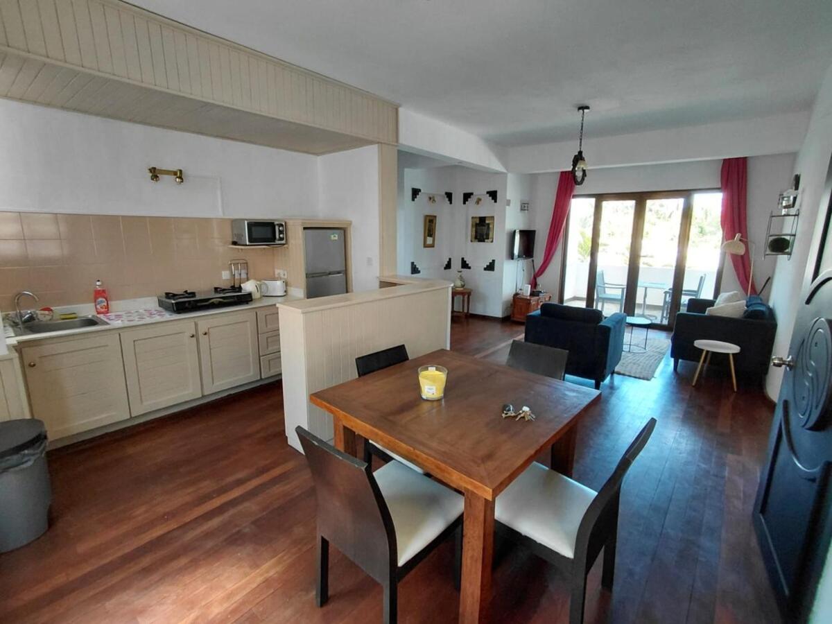 Cozy 1BR Retreat for Couples - Pool & Rooftop - 2