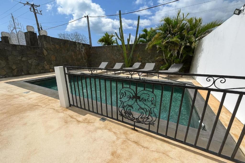 Cozy 1BR Retreat for Couples - Pool & Rooftop - 4