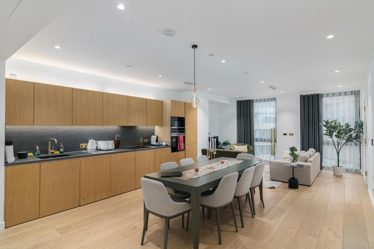 City view 3 bed hotel style apartment, Kings Cross - 4