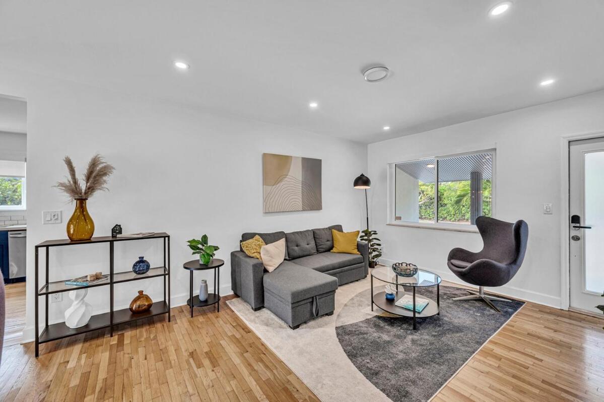 The Design District Pool House - 4