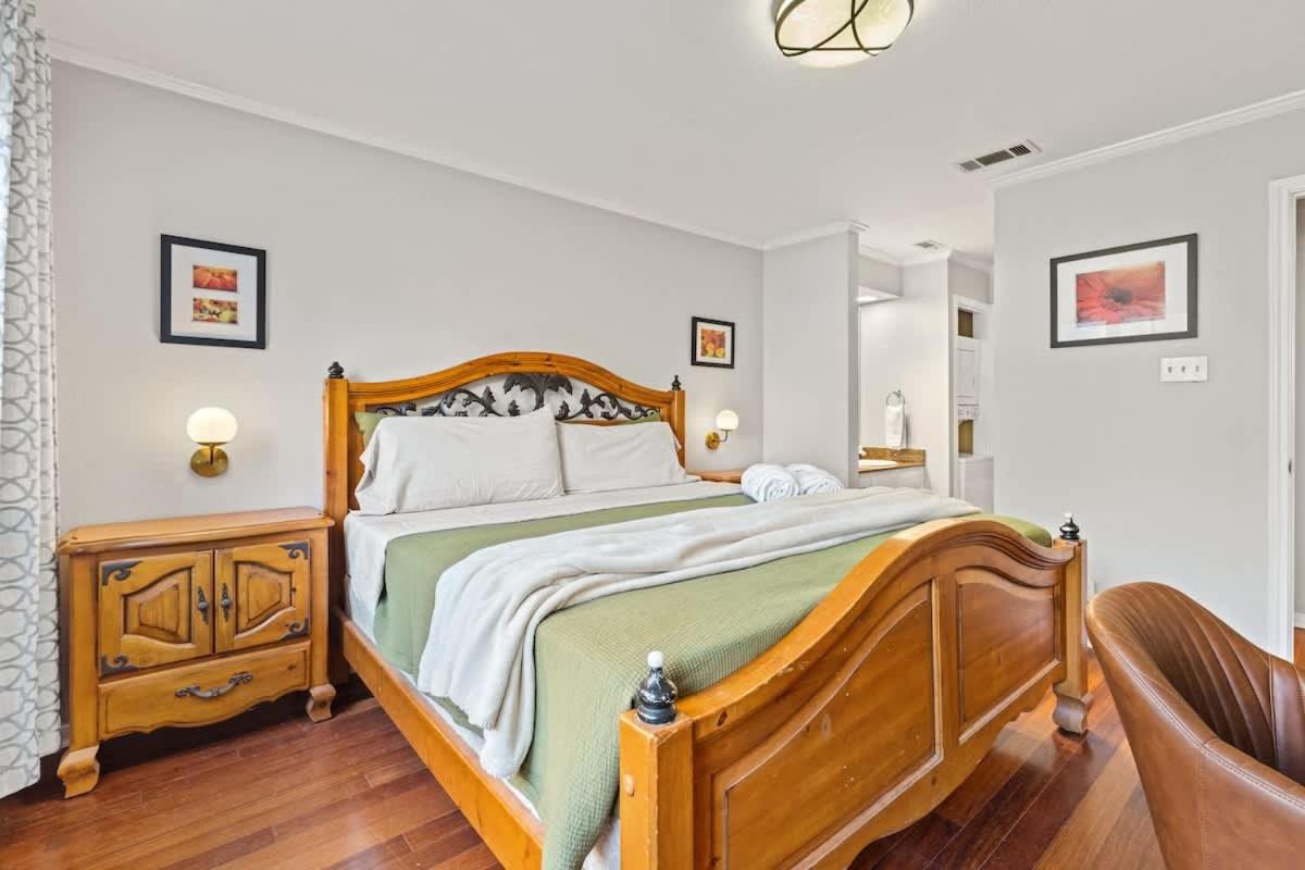 1B-1B - 30 Day Min - Pool Tennis Grill Parking - 2