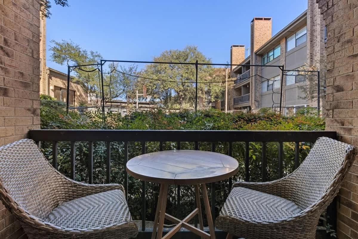 1B-1B - 30 Day Min - Pool Tennis Grill Parking - 3