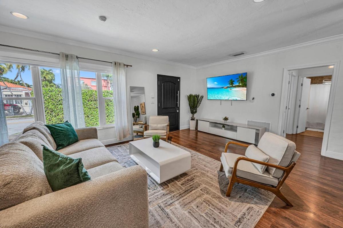 Blue Heaven Poolside Retreat Brickell Sleeps 13 - 5