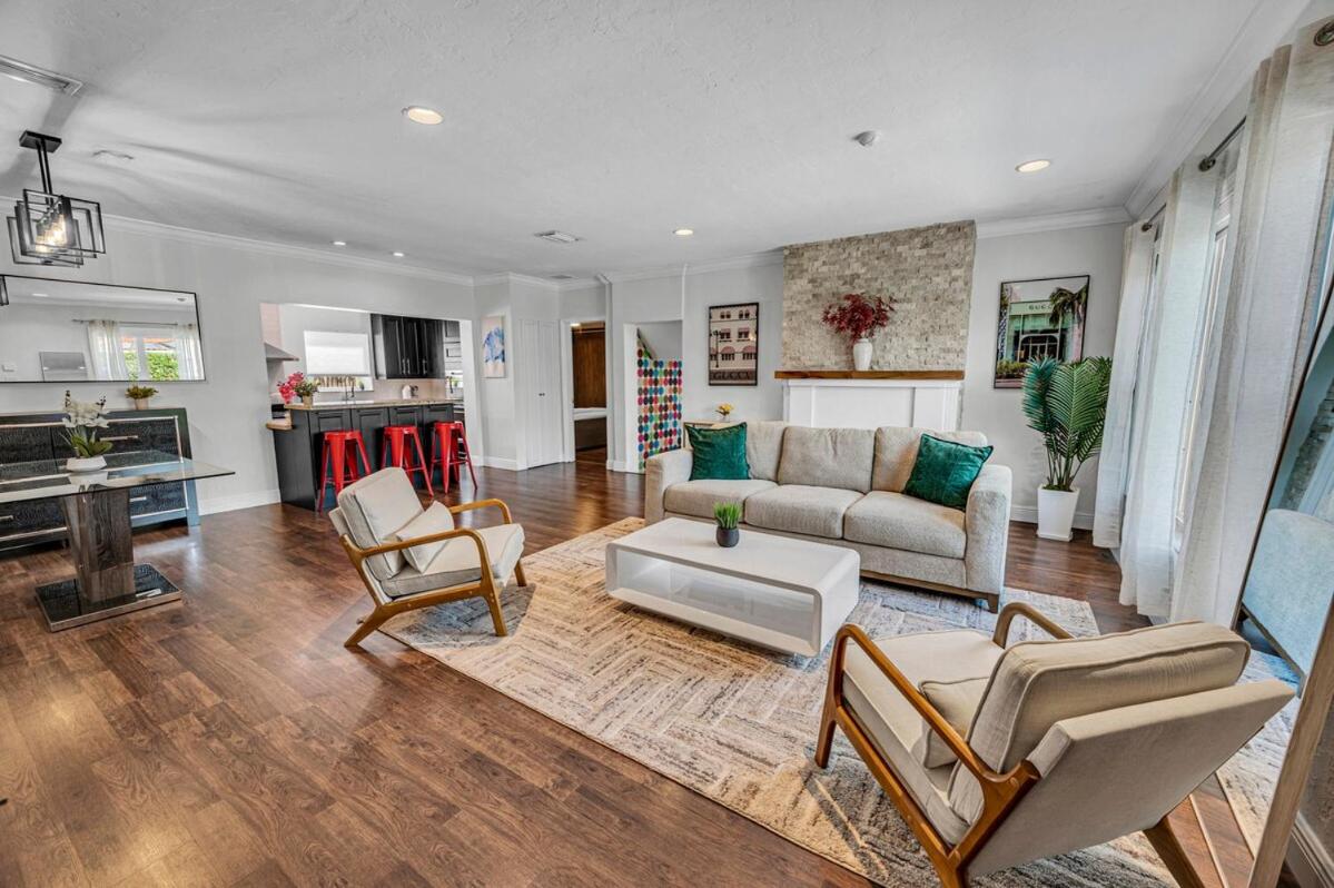 Blue Heaven Poolside Retreat Brickell Sleeps 13 - 4