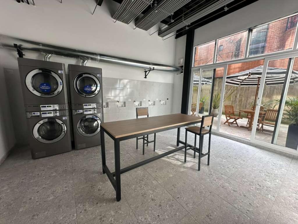 Elegant 1-Bedroom Apartment with Coworking Space - 4