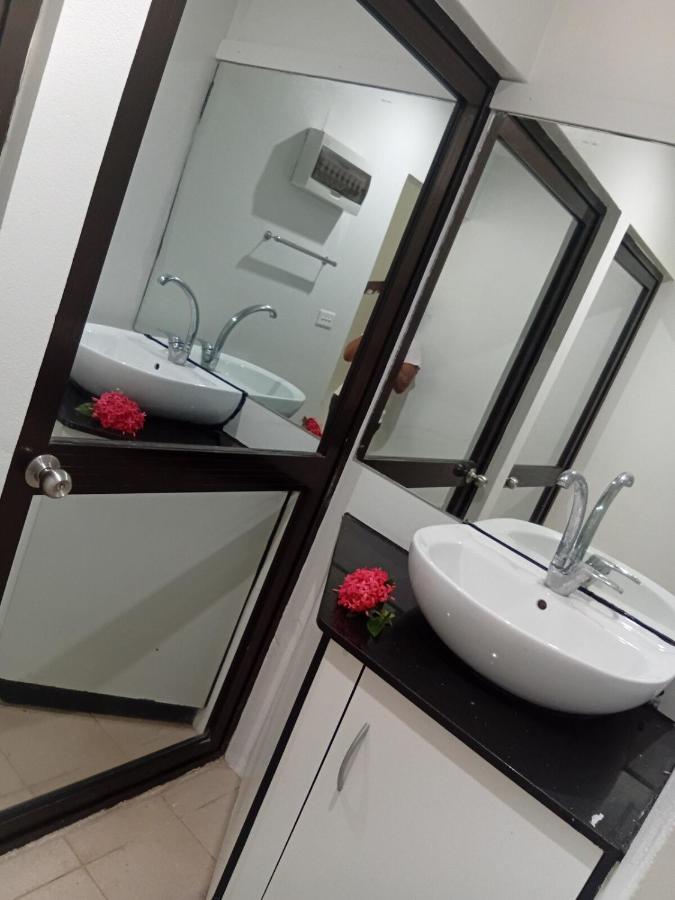 Nextgen BnB-Airport & Mountain view - 5