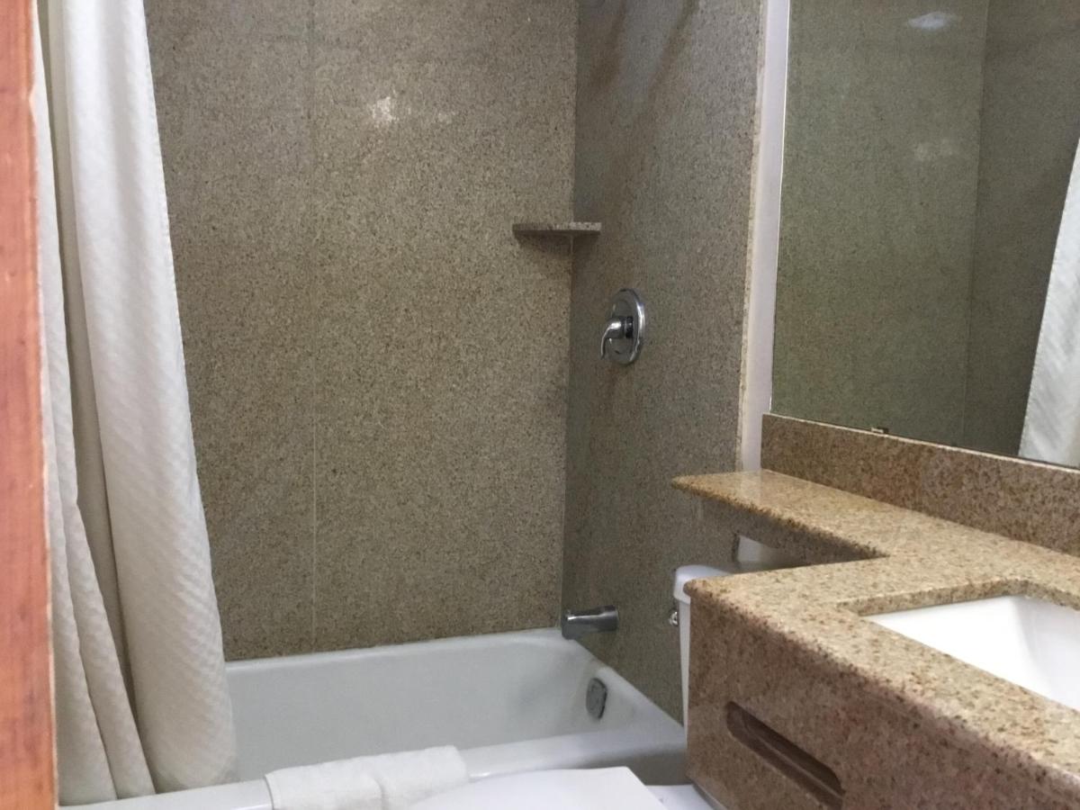 BUDGET INN — photo 13