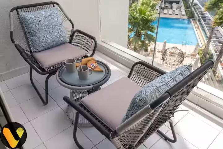 Vogue Vacation Homes, Business Bay Damac Maison Prive near Burj Khalifa and Dubai Mall, Studio Apartment with Balcony, Pool and City View, Access to all Amenities - 5